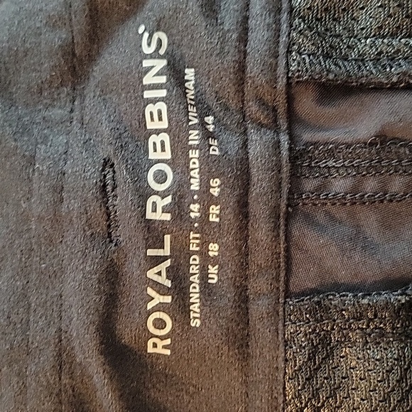 ROYAL ROBBINS Woman's Standard Fit Black Roll up Snap Capris, Size: 14 - Picture 4 of 13
